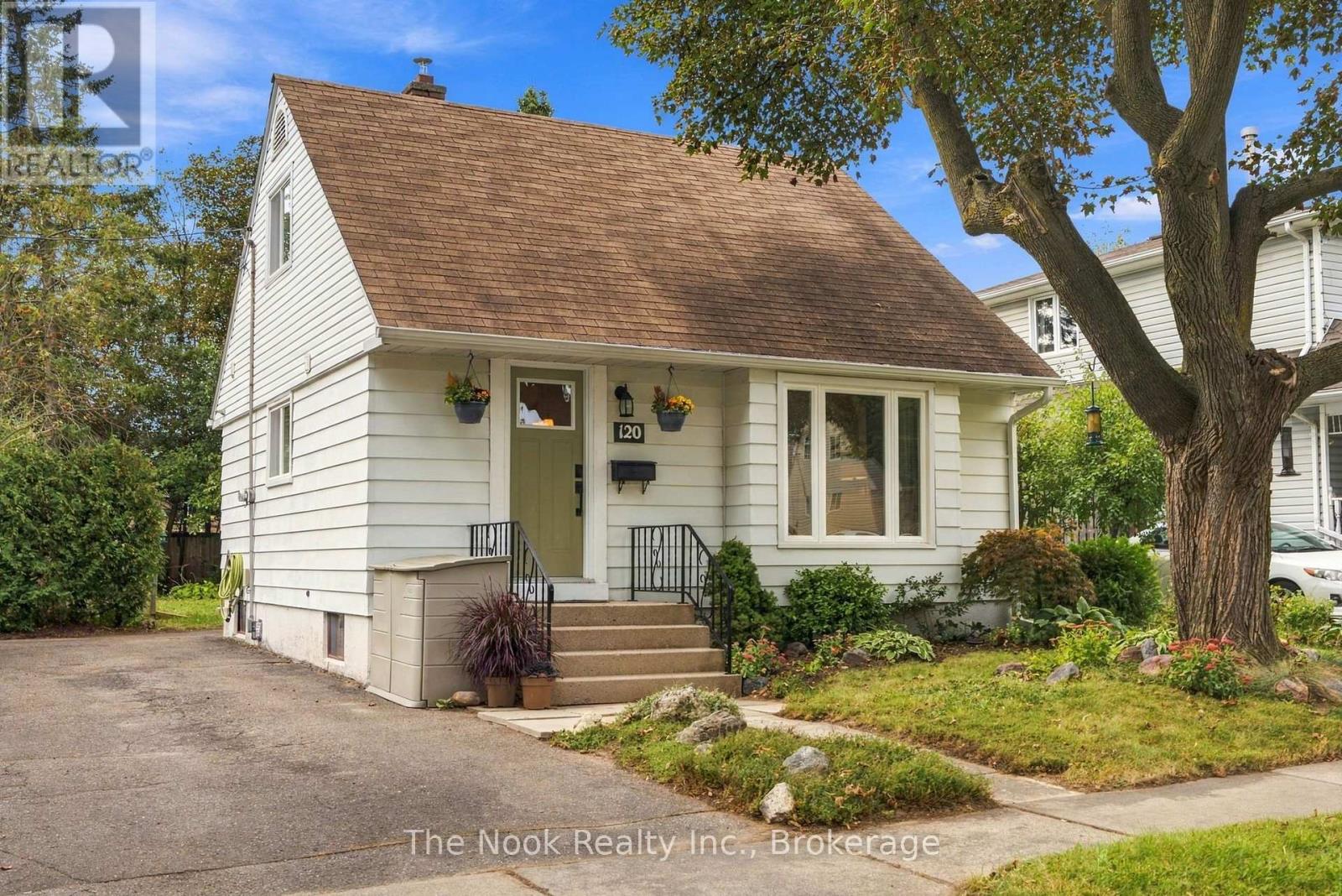 120 ADMIRAL ROAD Property Photo 1