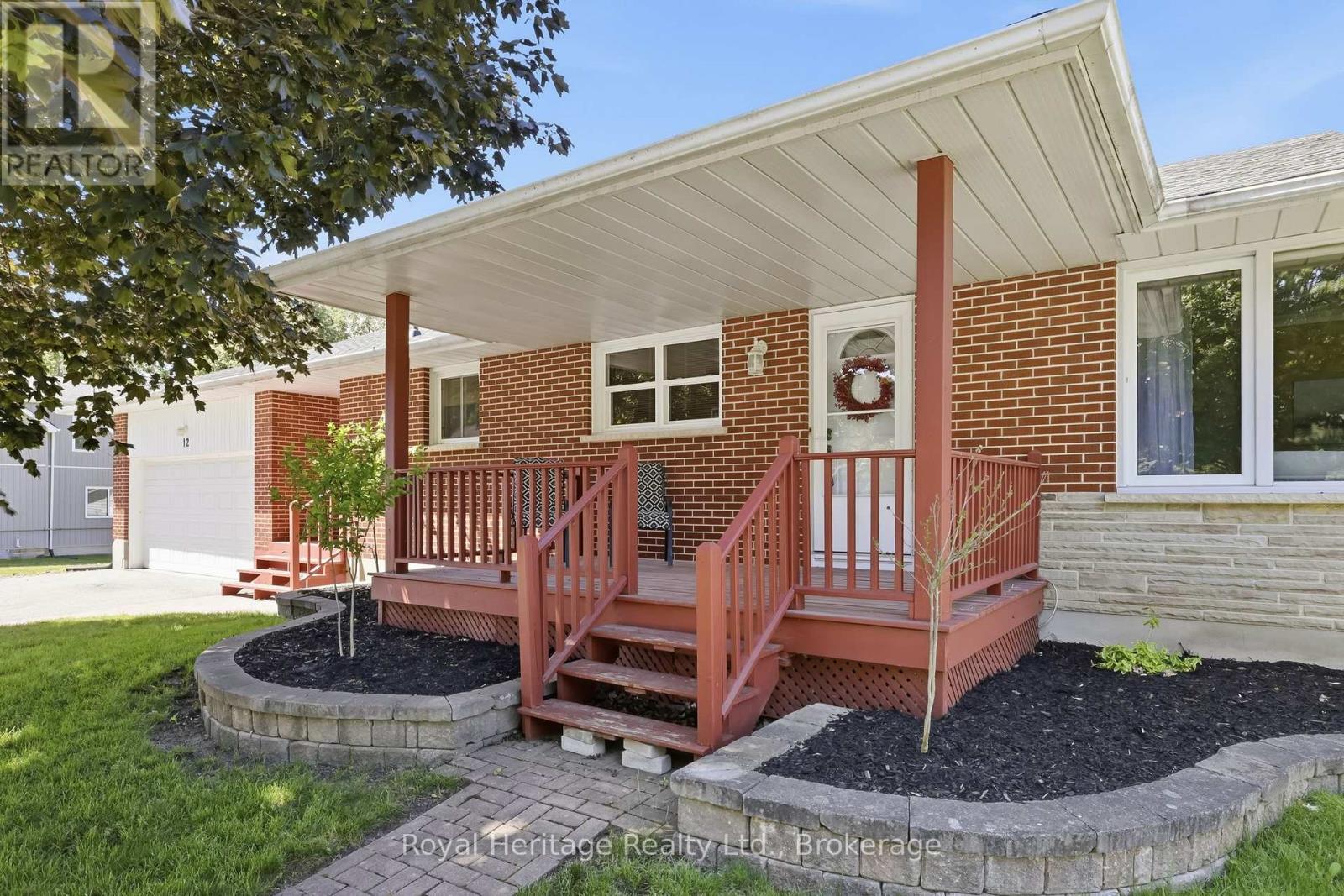 12 Simcoe Street Property Photo 1