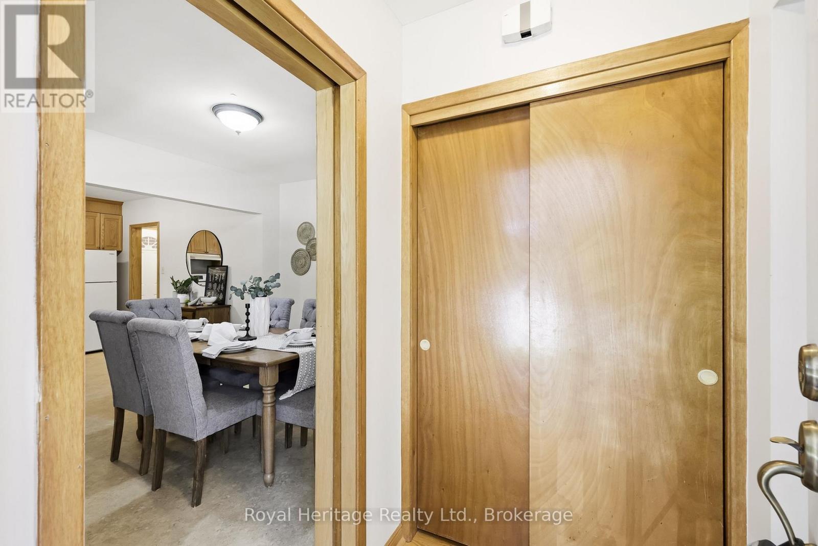 12 Simcoe Street Property Photo 4