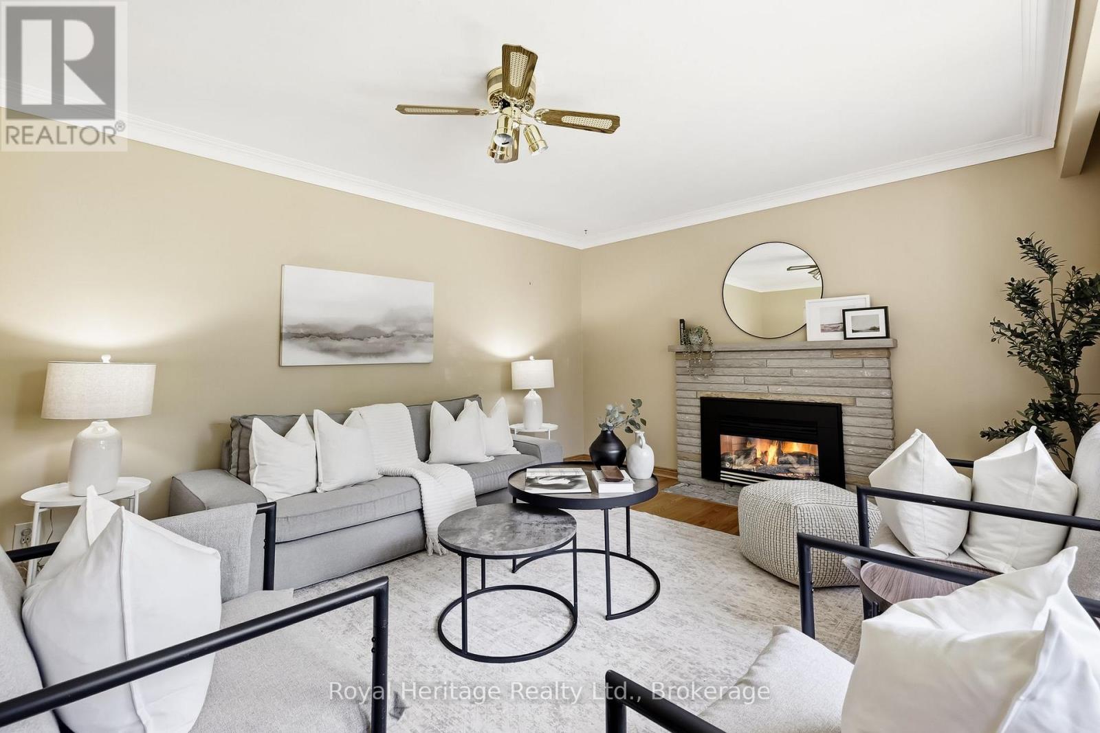 12 Simcoe Street Property Photo 6