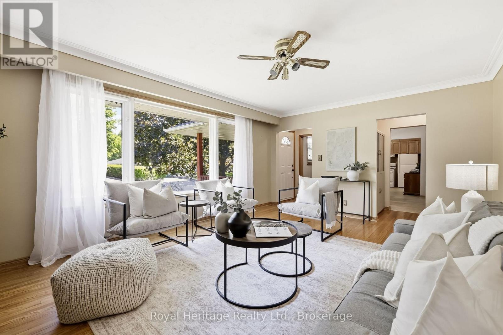 12 Simcoe Street Property Photo 8