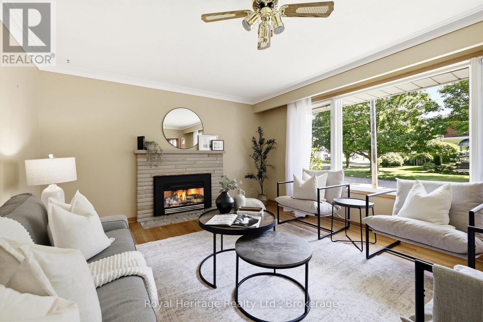 12 Simcoe Street Property Photo 9