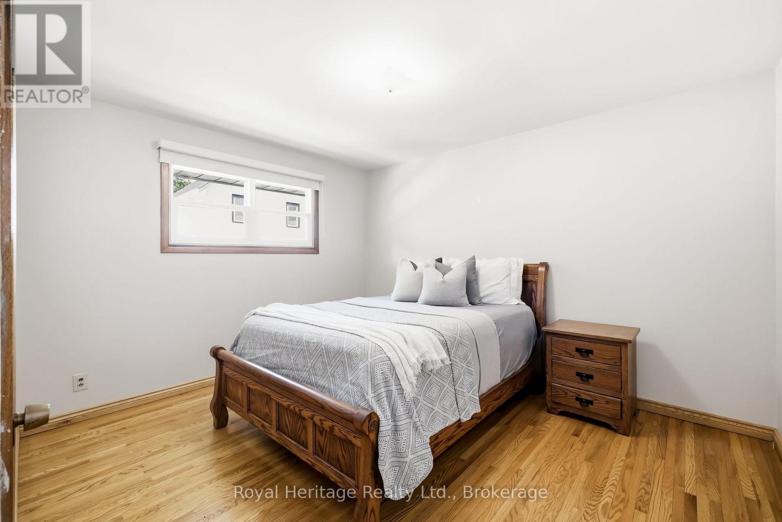 12 Simcoe Street Property Photo 18