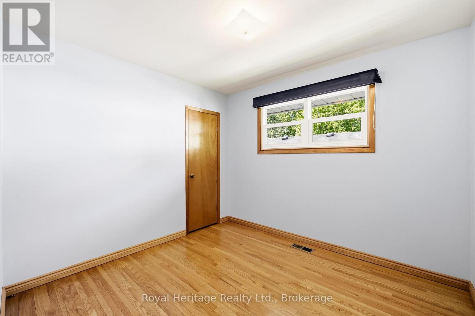 12 Simcoe Street Property Photo 20