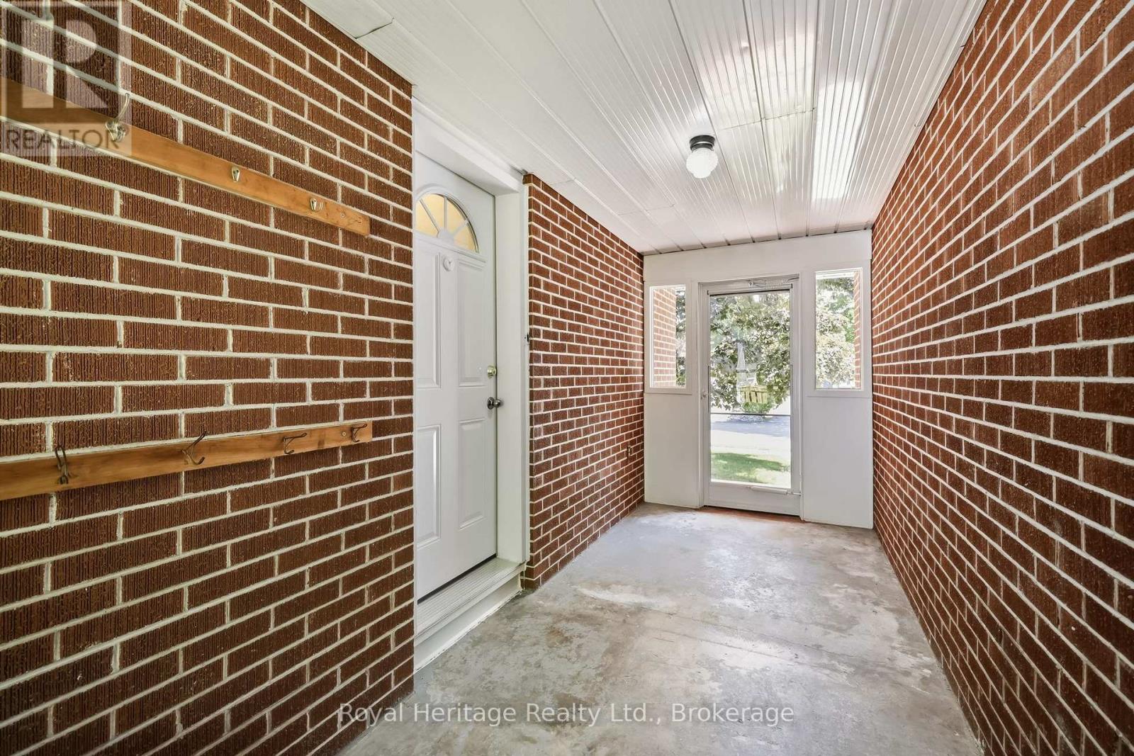 12 Simcoe Street Property Photo 21