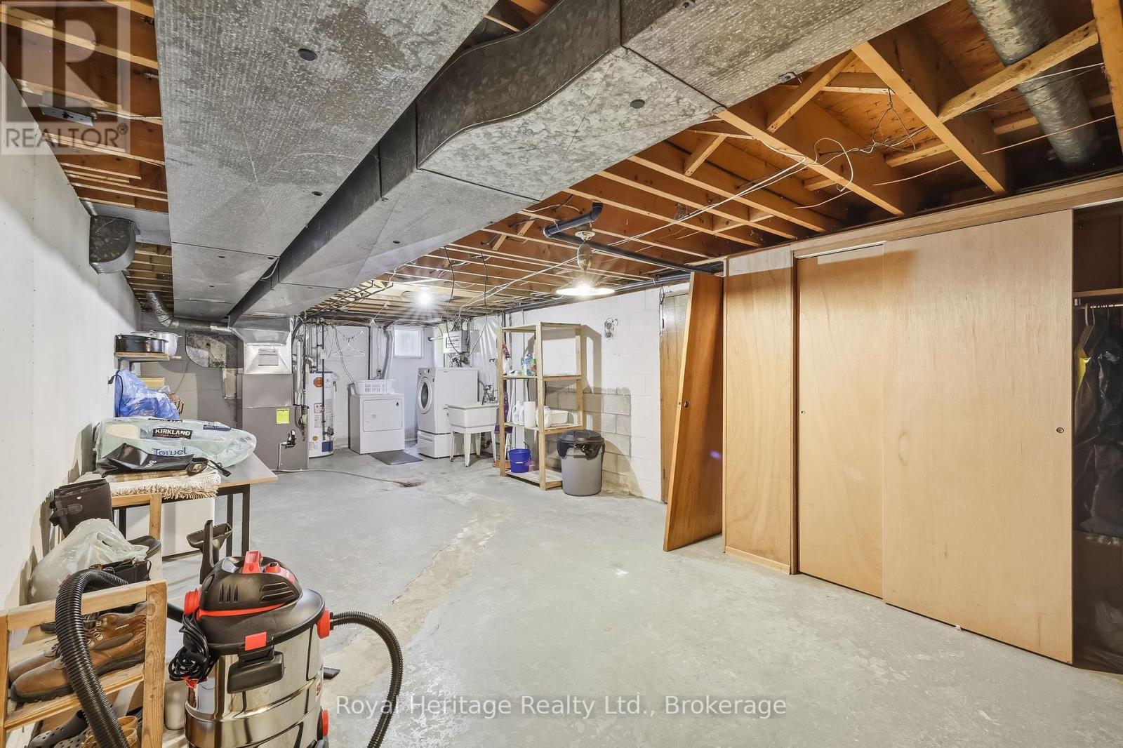 12 Simcoe Street Property Photo 23