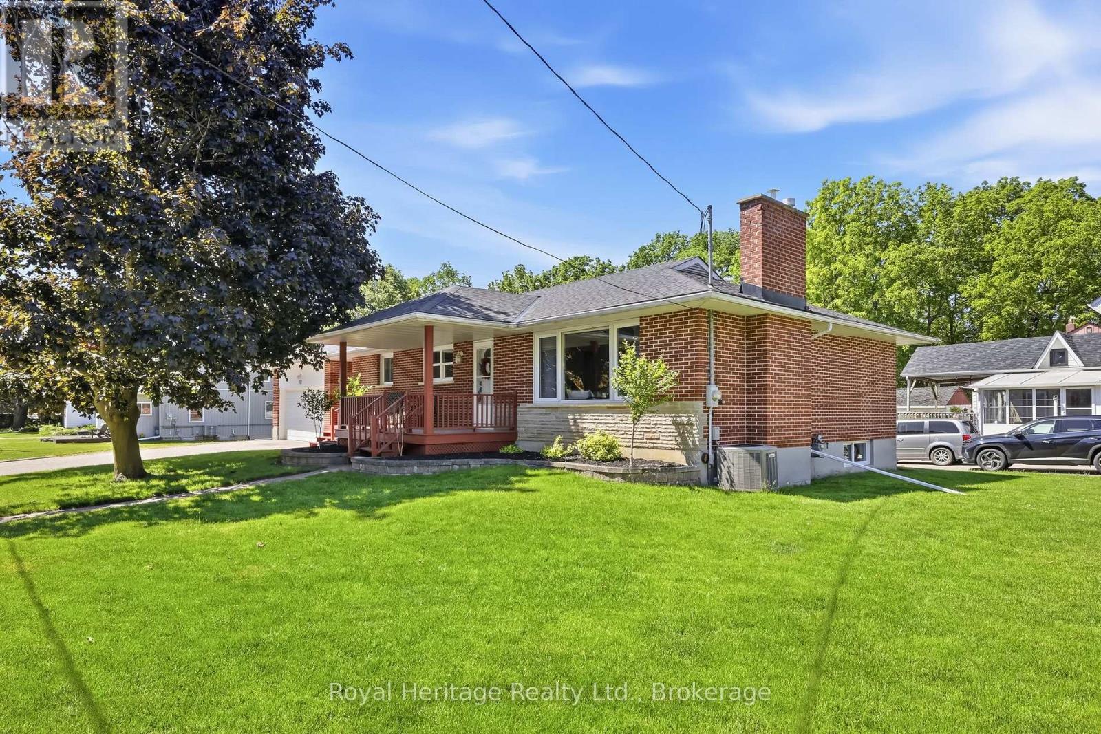12 Simcoe Street Property Photo 28