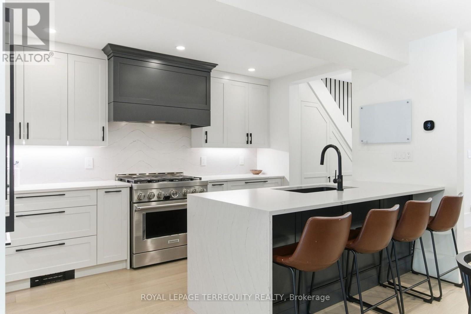 1775 Gerrard Street E Property Photo 11