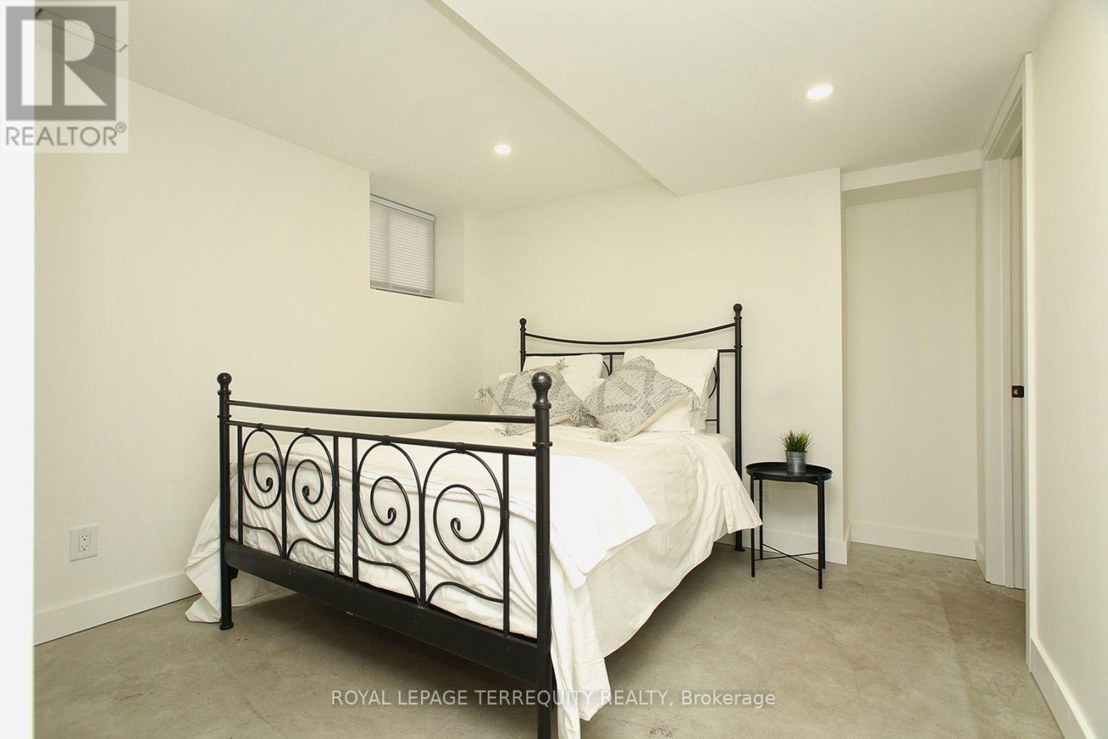 1775 Gerrard Street E Property Photo 35