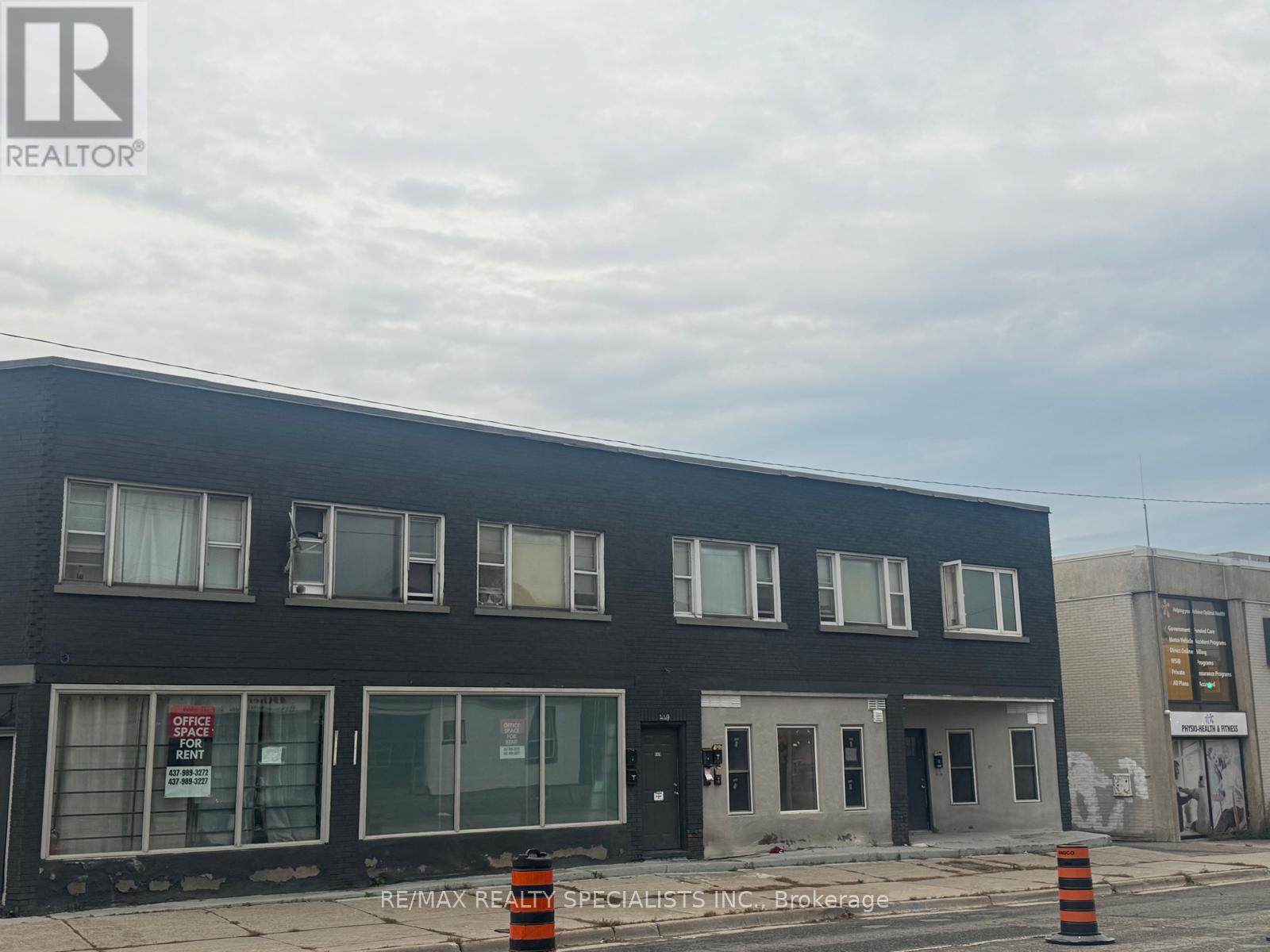 451 Simcoe Street Property Photo 1