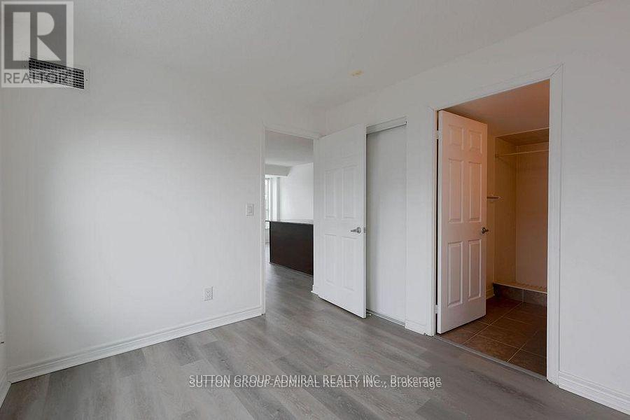 409 - 60 Fairfax Crescent Property Photo 8