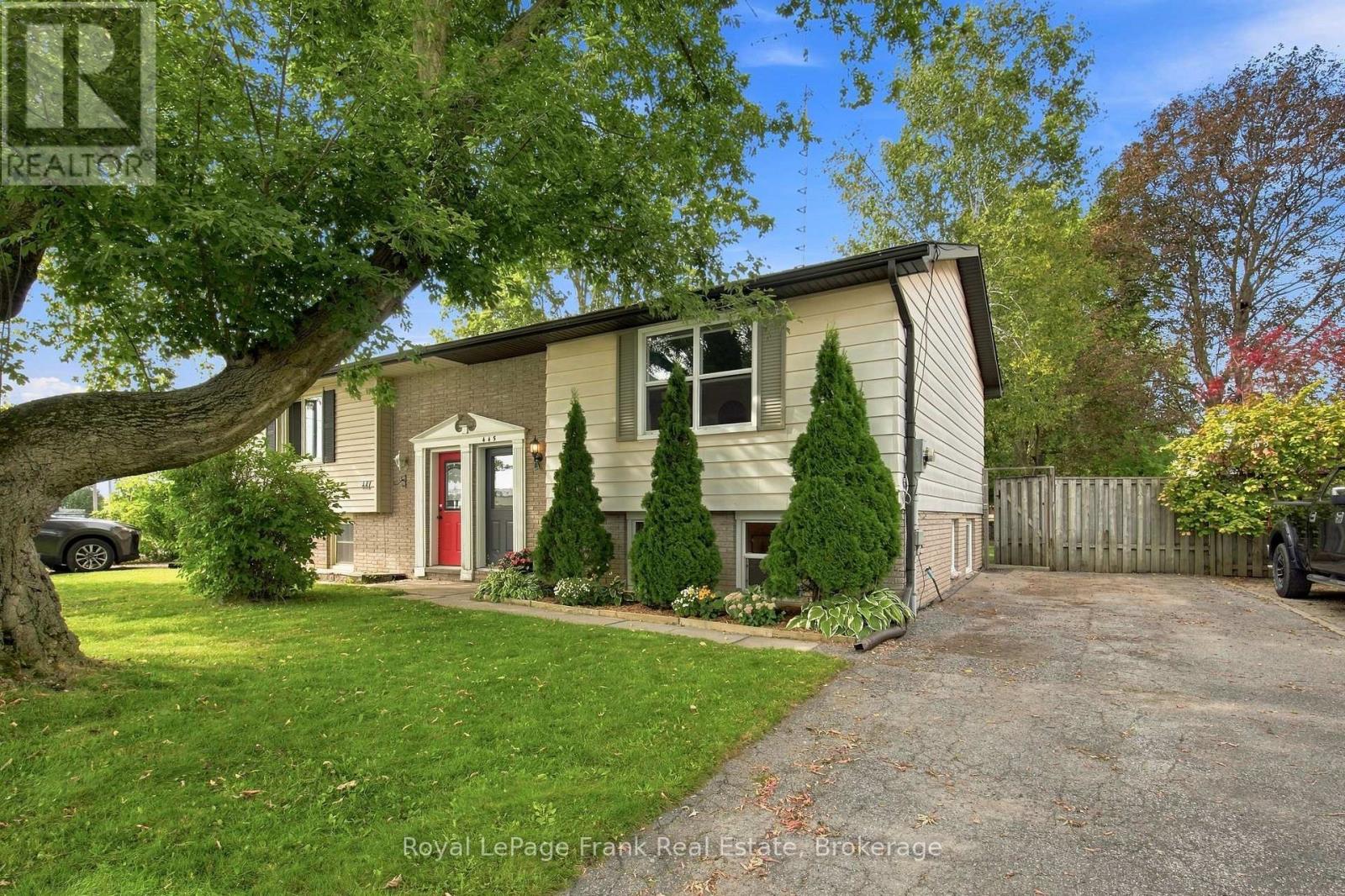 445 Bay Street Property Photo 1