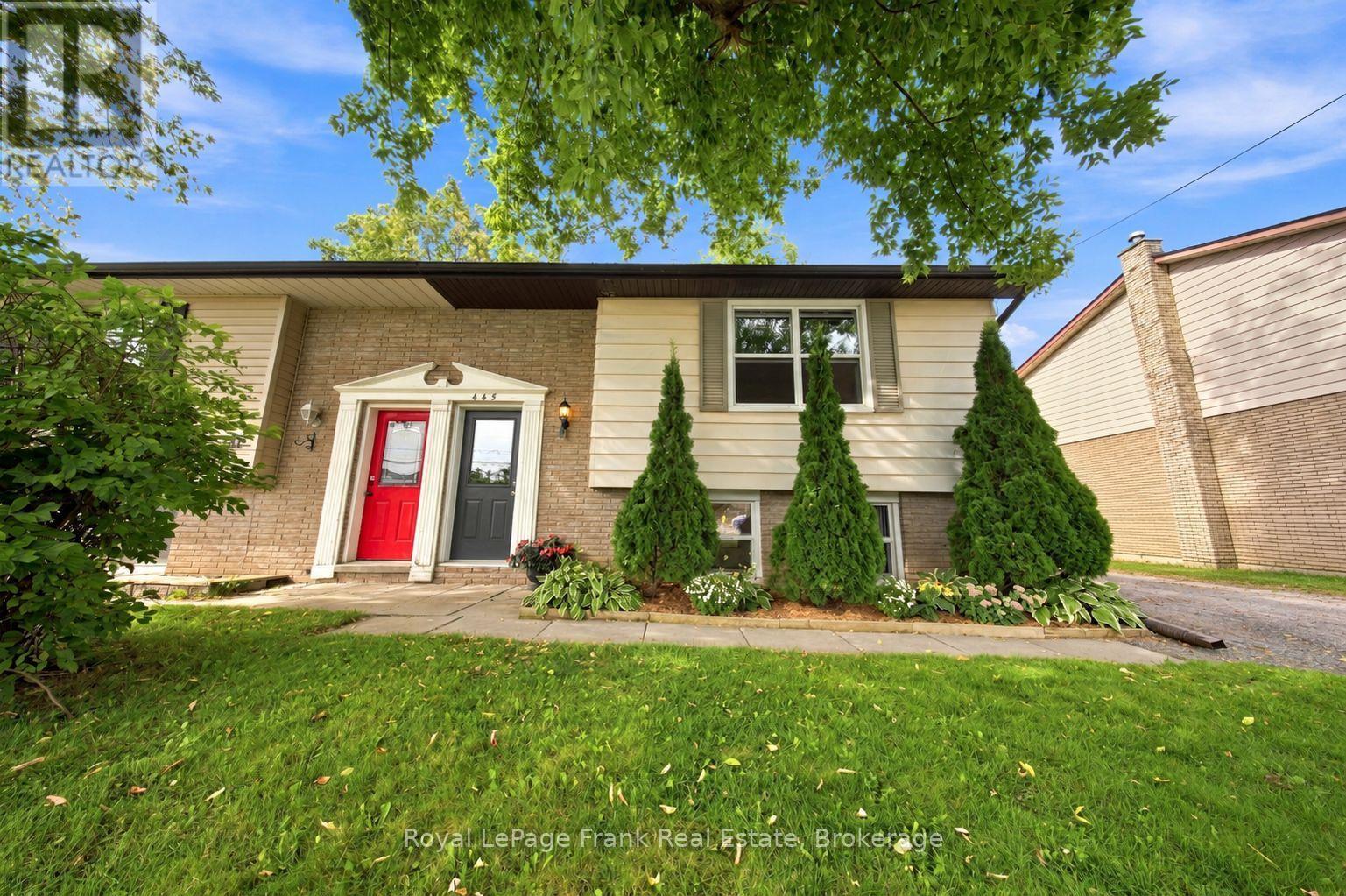 445 Bay Street Property Photo 2