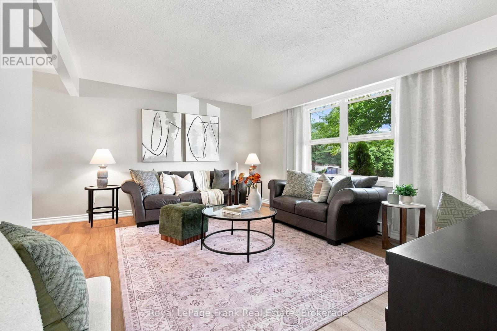 445 Bay Street Property Photo 4