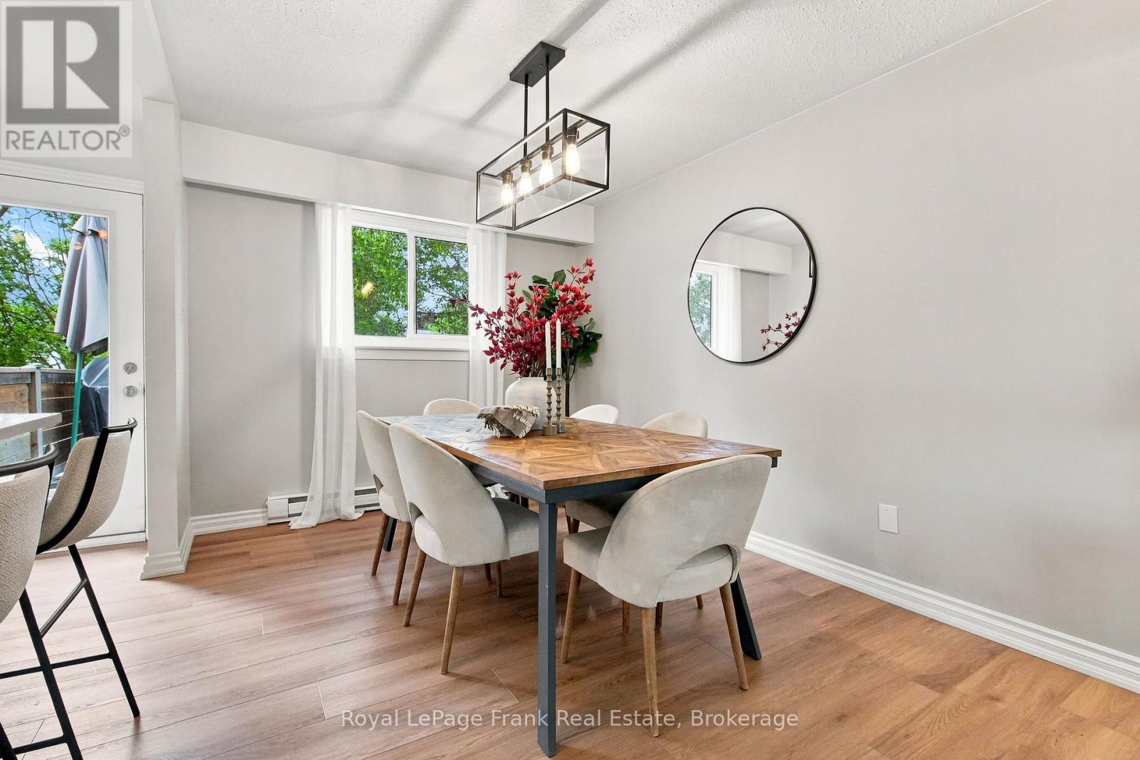 445 Bay Street Property Photo 8