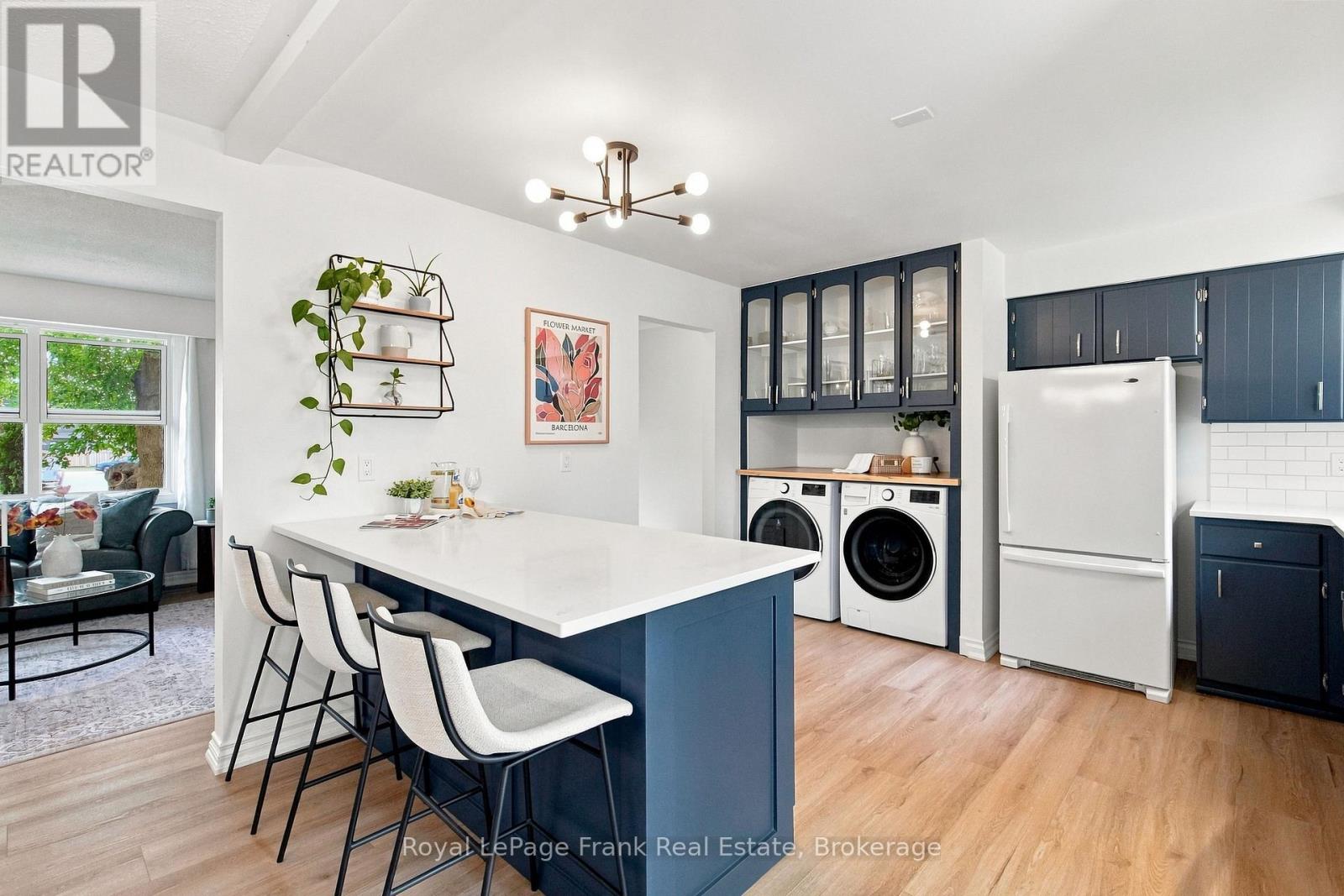 445 Bay Street Property Photo 11