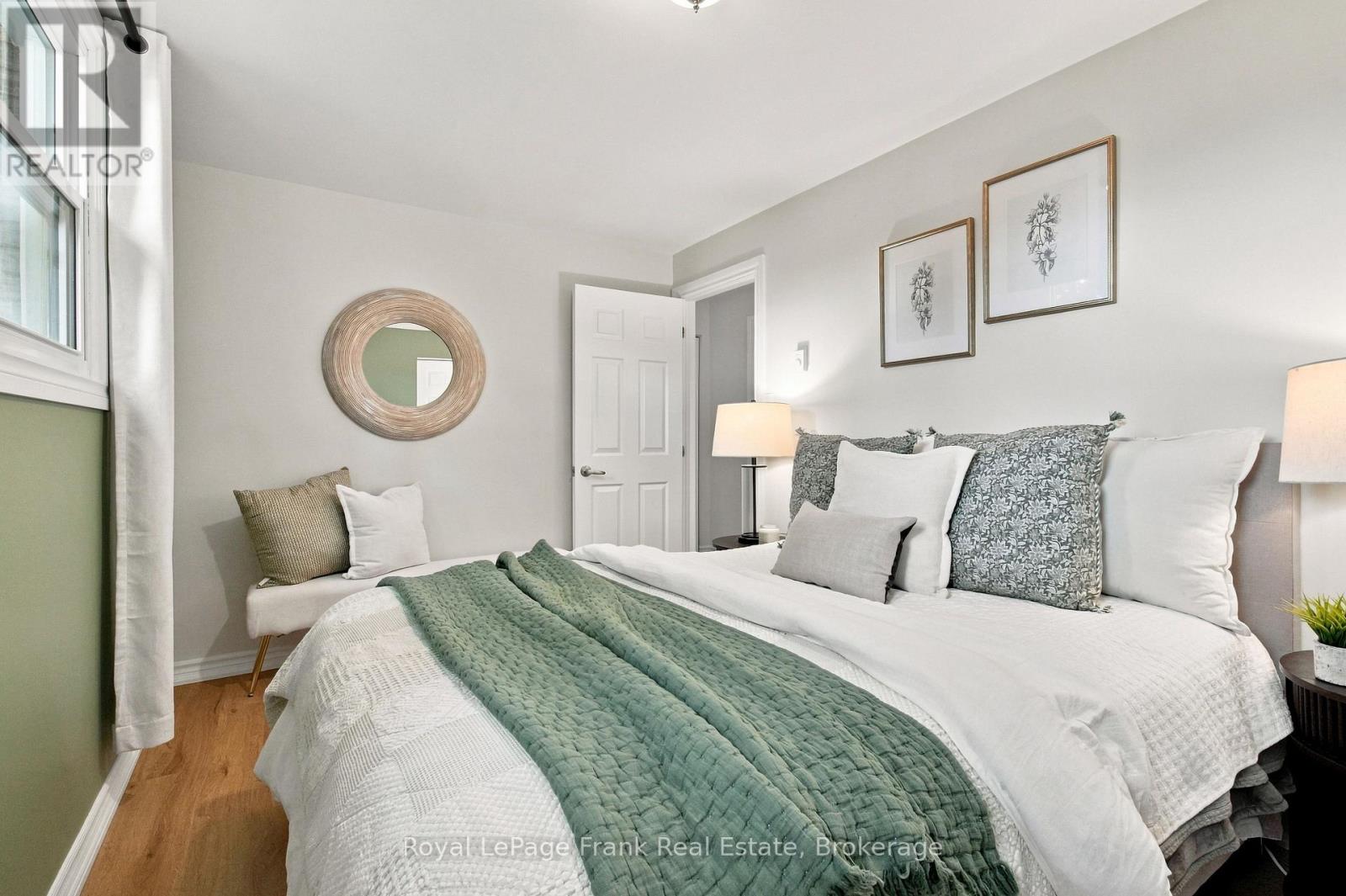 445 Bay Street Property Photo 17
