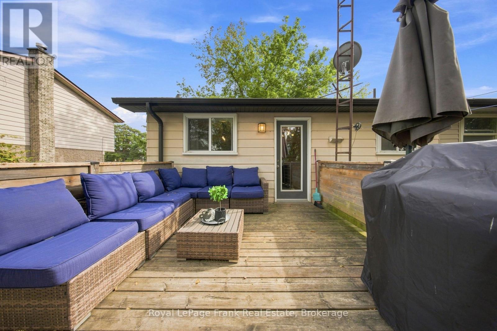 445 Bay Street Property Photo 24
