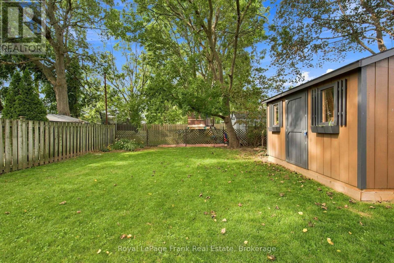 445 Bay Street Property Photo 28