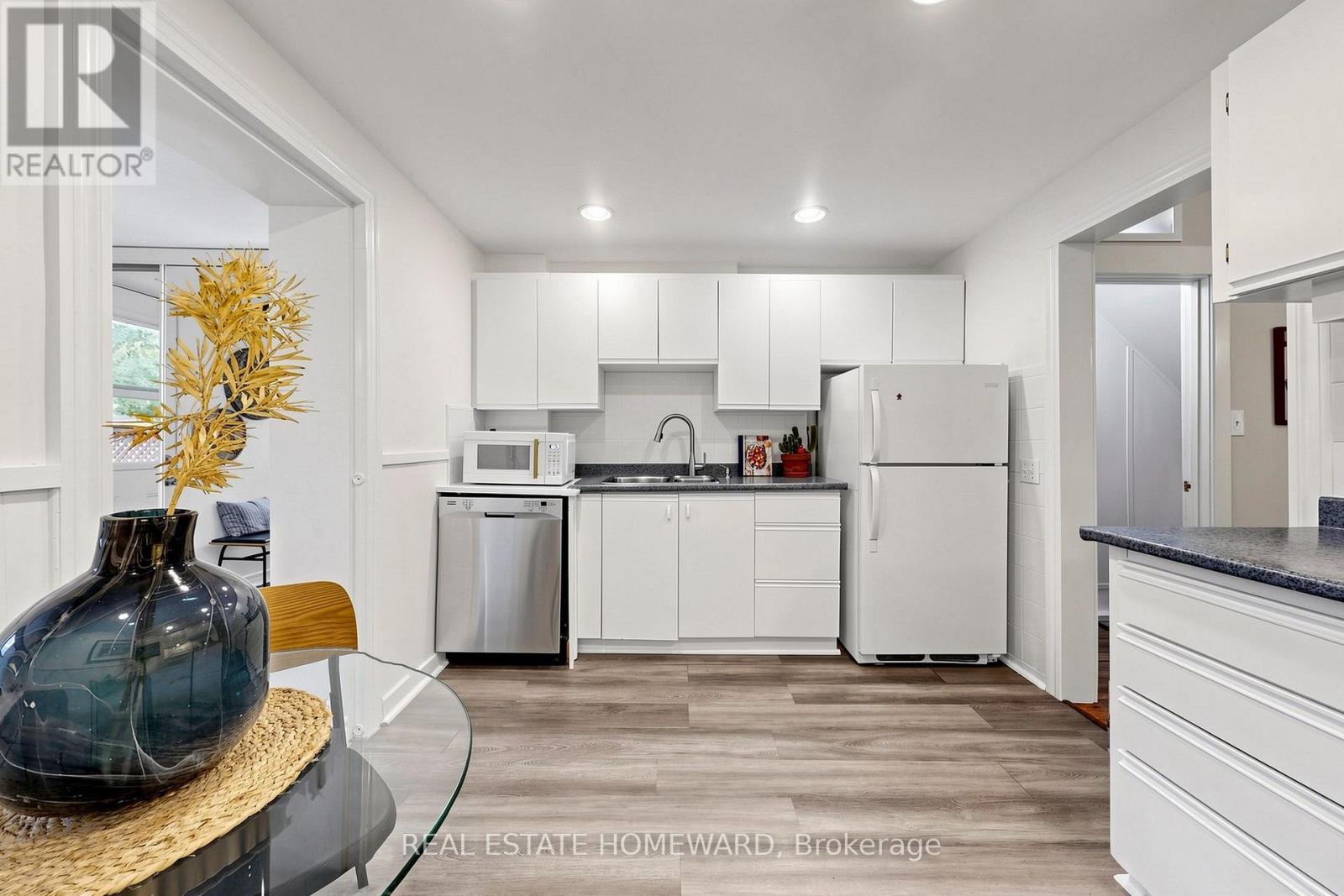 249 Queensdale Avenue Property Photo 14