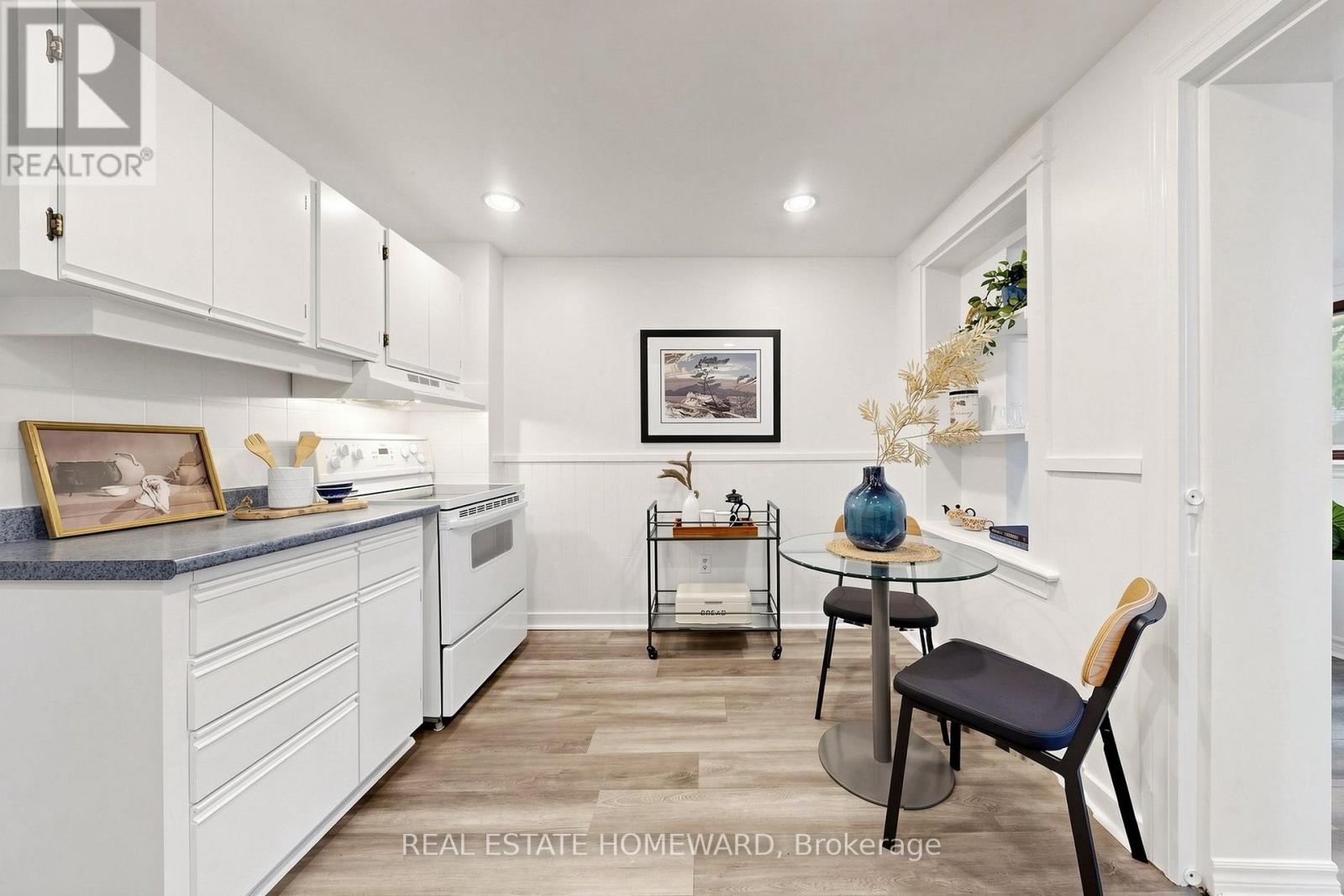 249 Queensdale Avenue Property Photo 16