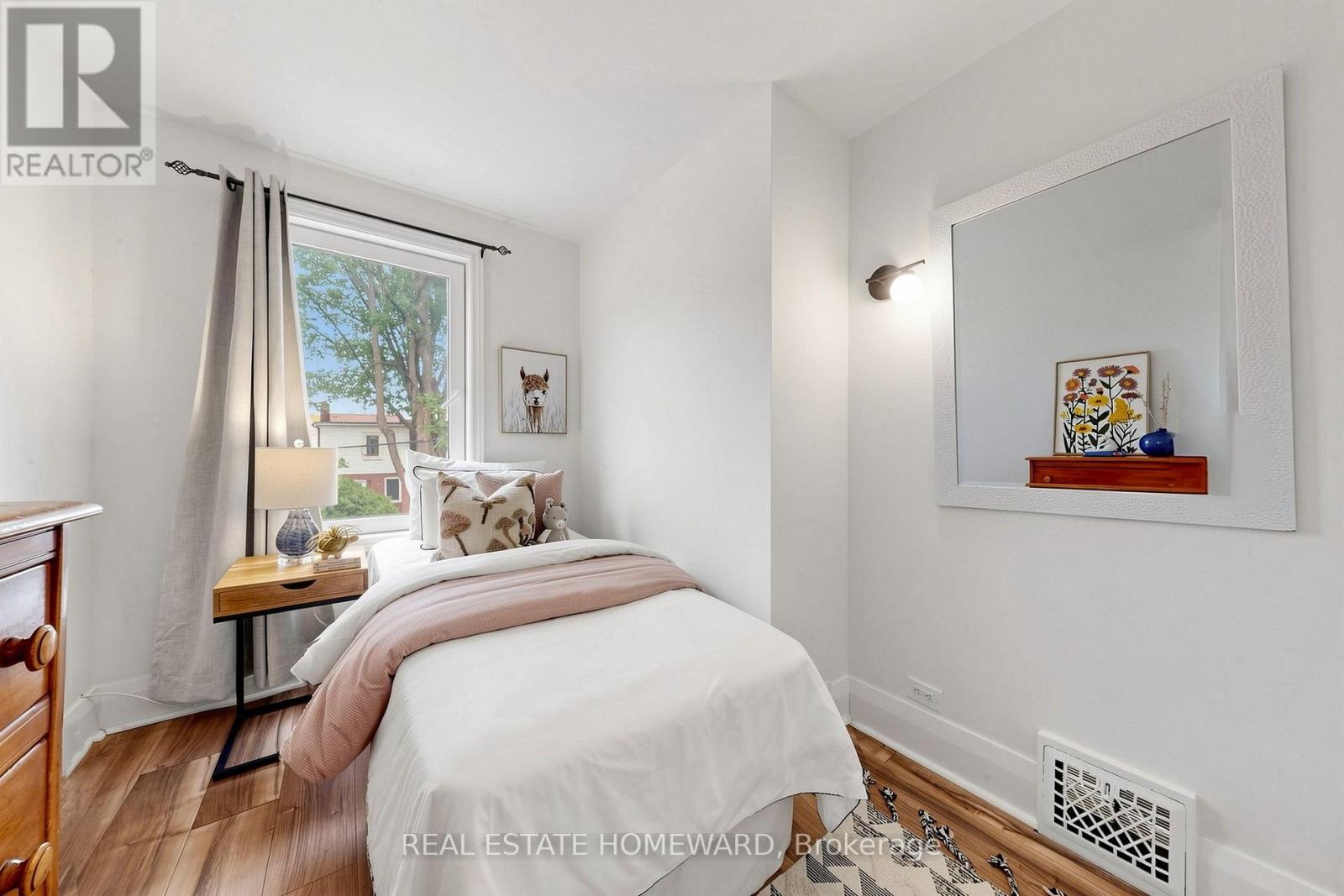 249 Queensdale Avenue Property Photo 29