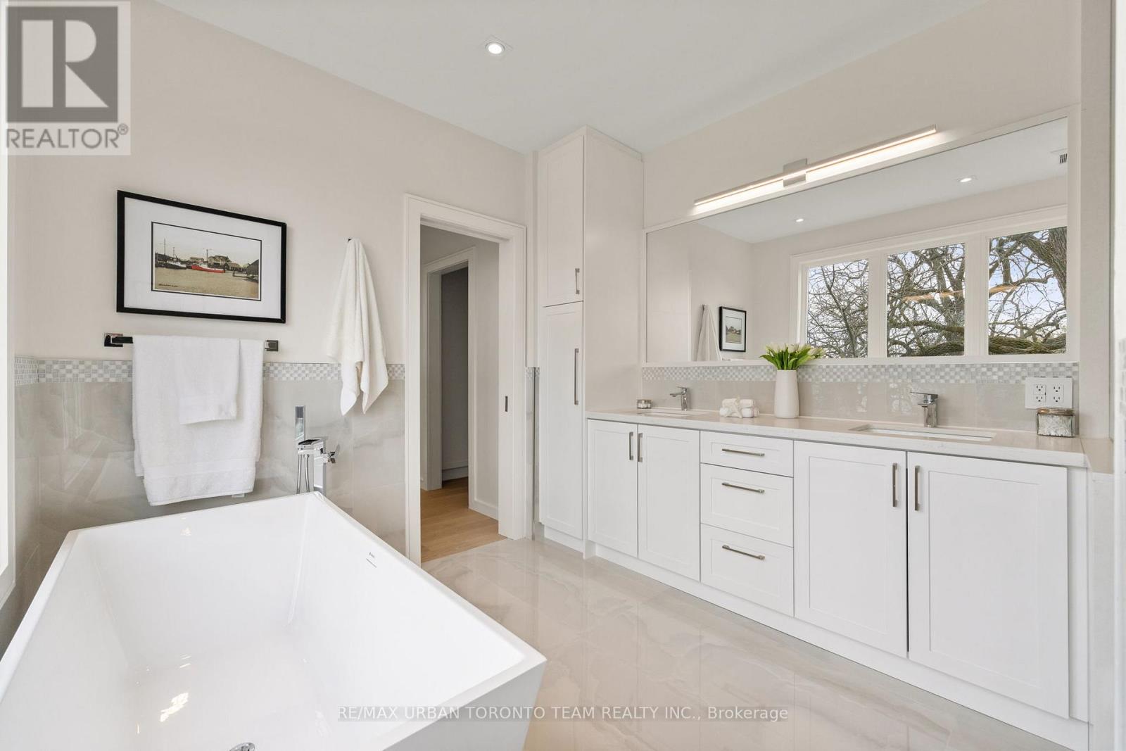 4 Drake Crescent Property Photo 32