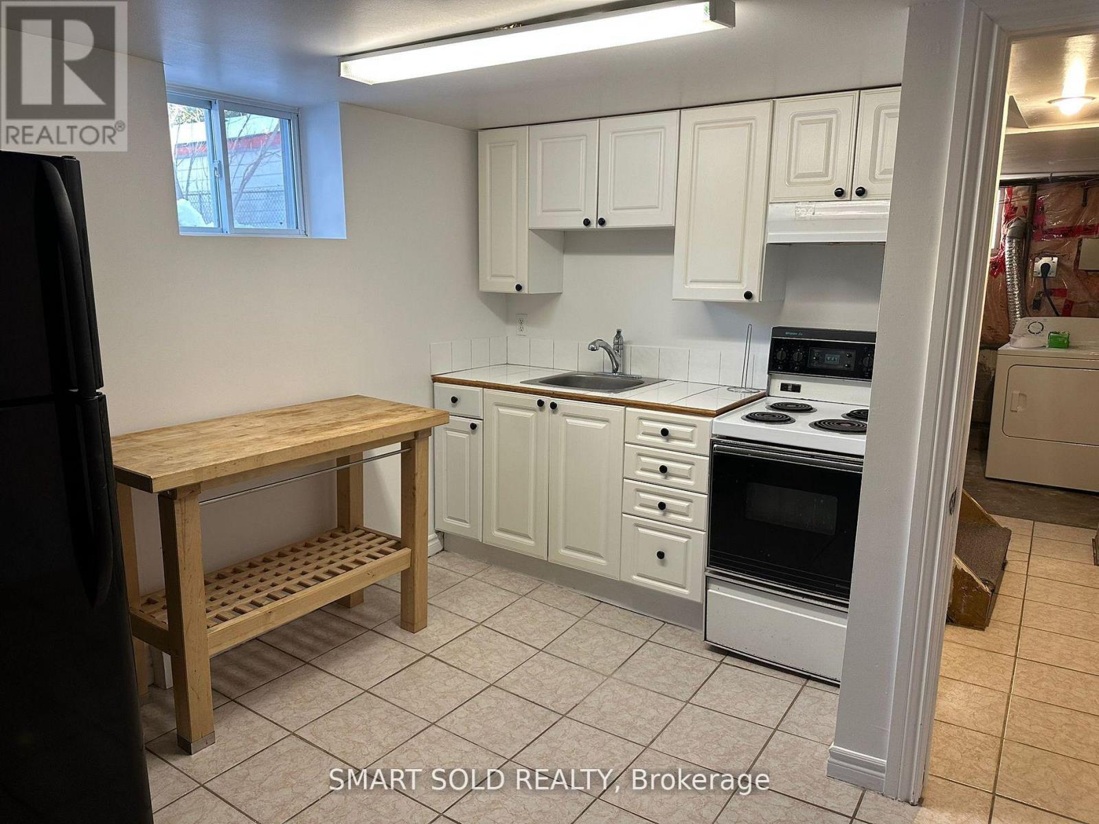 41 Maybourne (basement) Avenue Property Photo 2
