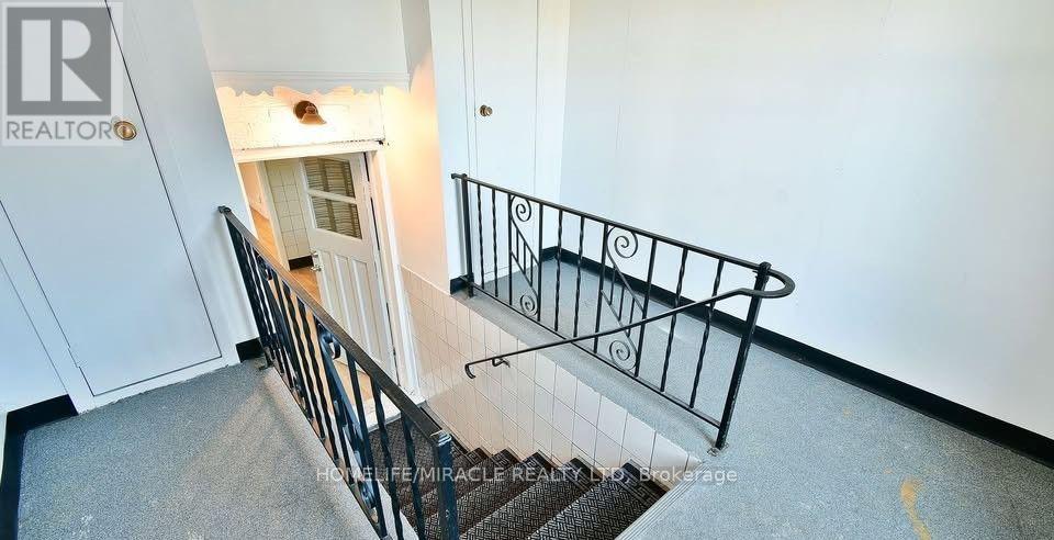 584 Montgomery Street Property Photo 2