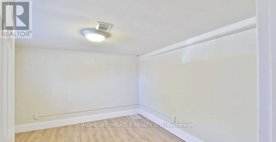 584 Montgomery Street Property Photo 5