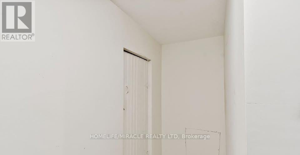 584 Montgomery Street Property Photo 7
