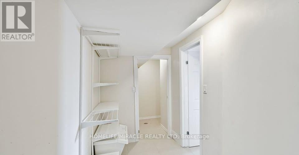 584 Montgomery Street Property Photo 8