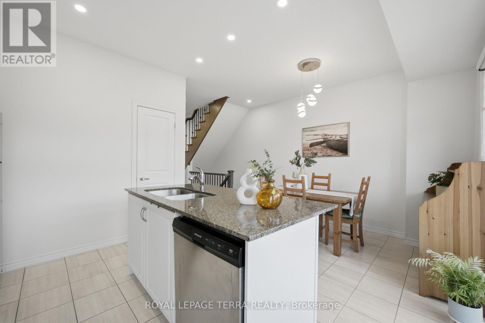 38 Hallmark Way Property Photo 4