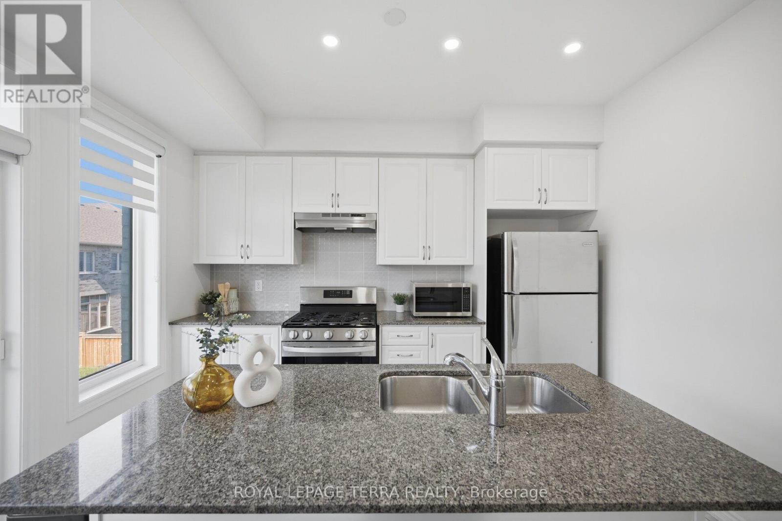 38 Hallmark Way Property Photo 6