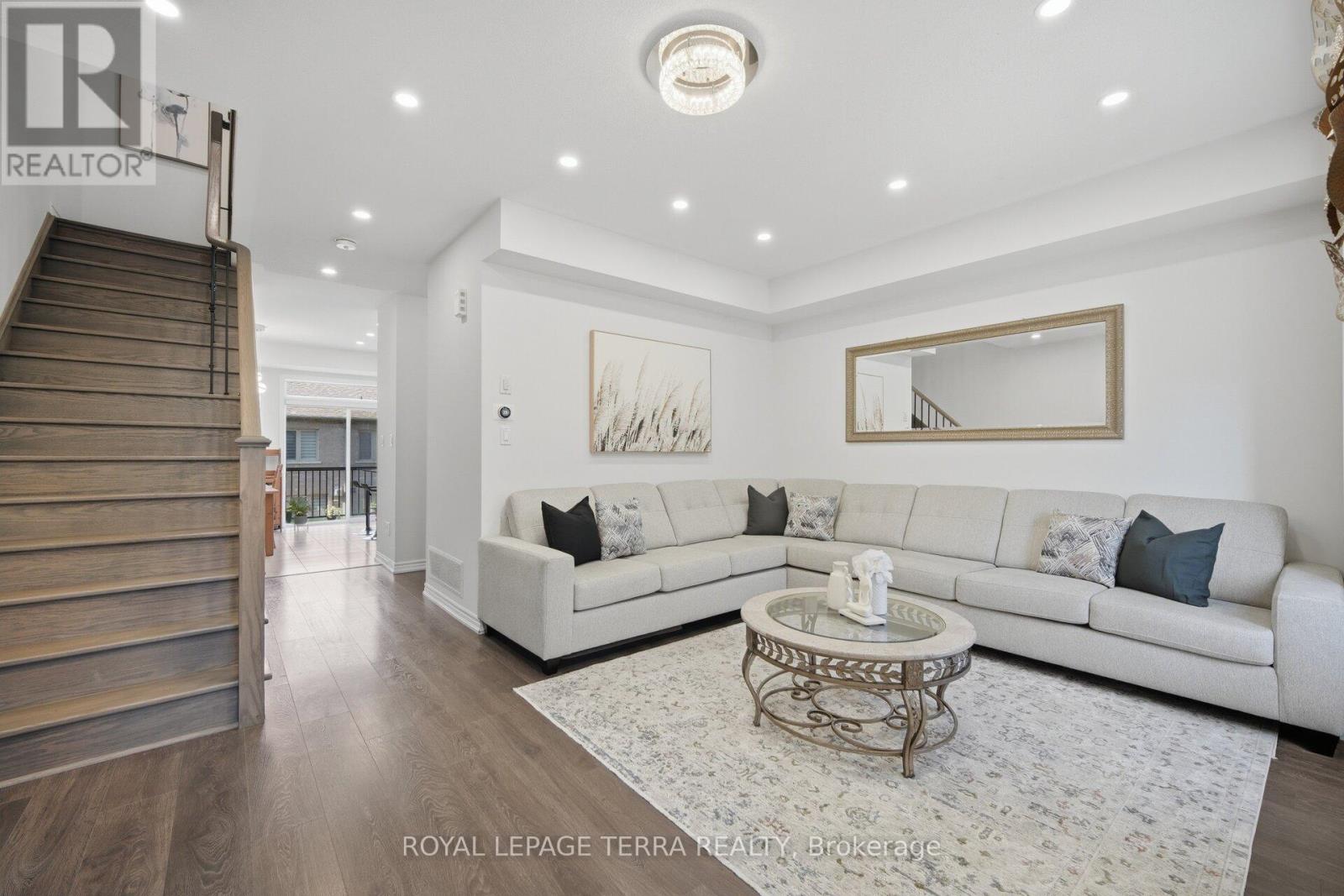 38 Hallmark Way Property Photo 9