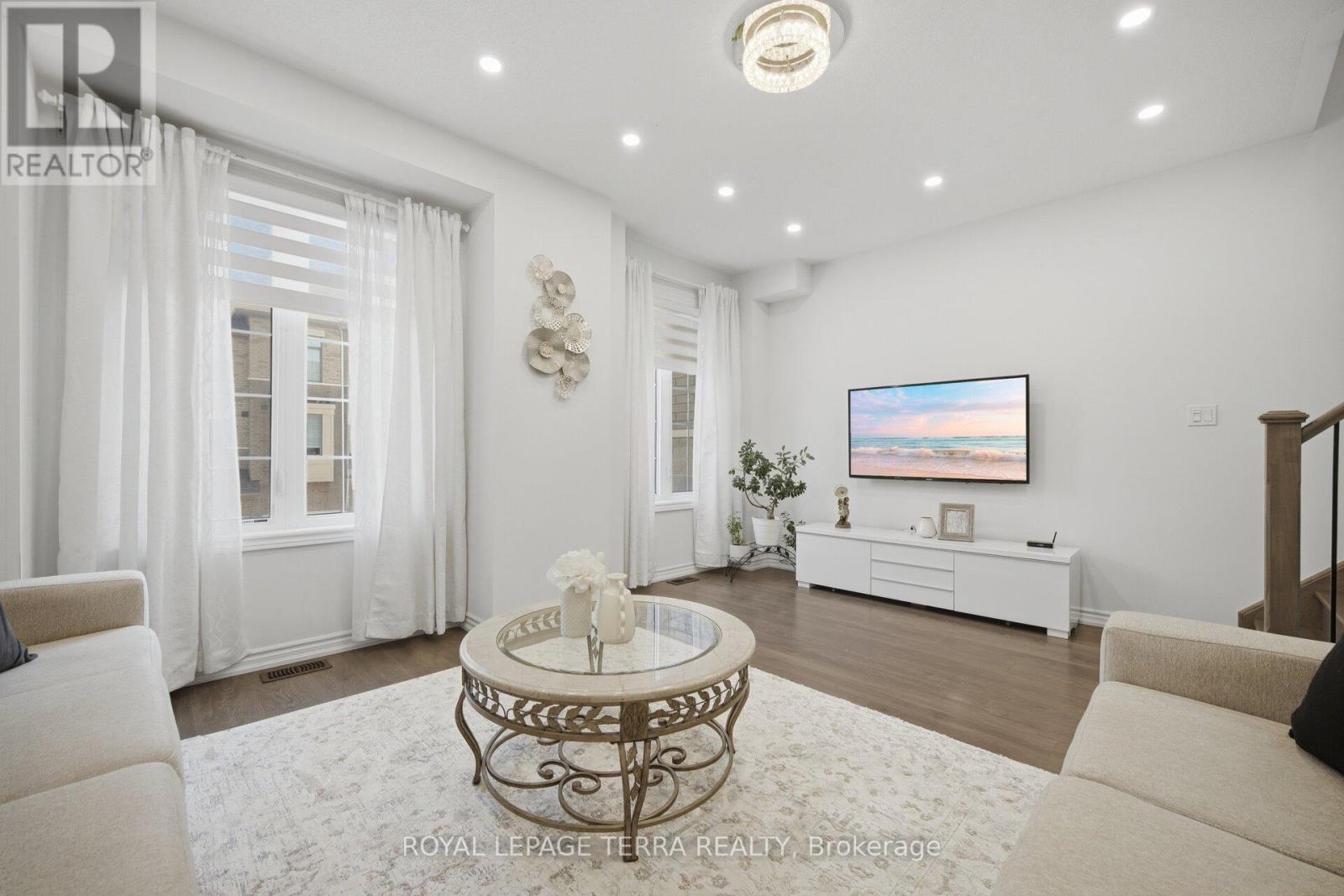 38 Hallmark Way Property Photo 14