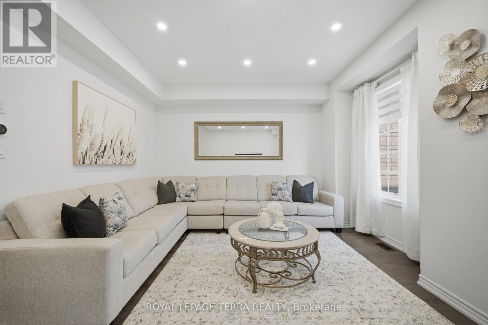 38 Hallmark Way Property Photo 15