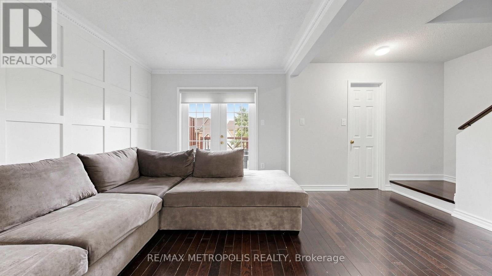 123 - 2 Hedge End Road Property Photo 10