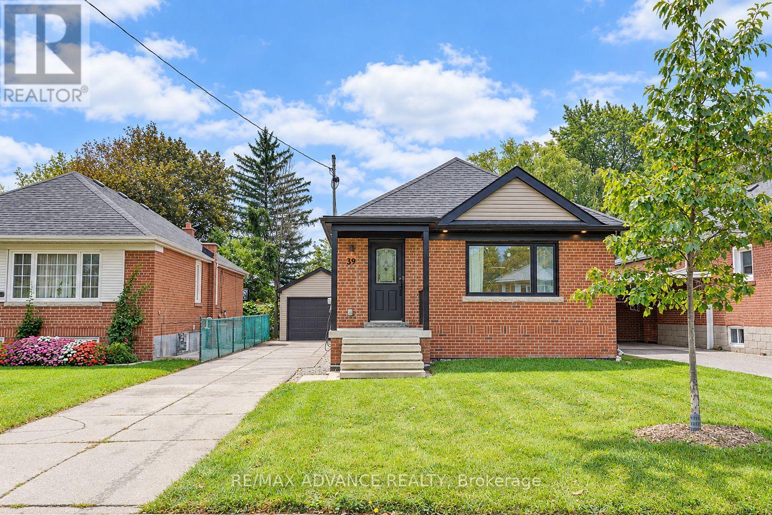39 Janet Boulevard Property Photo 1