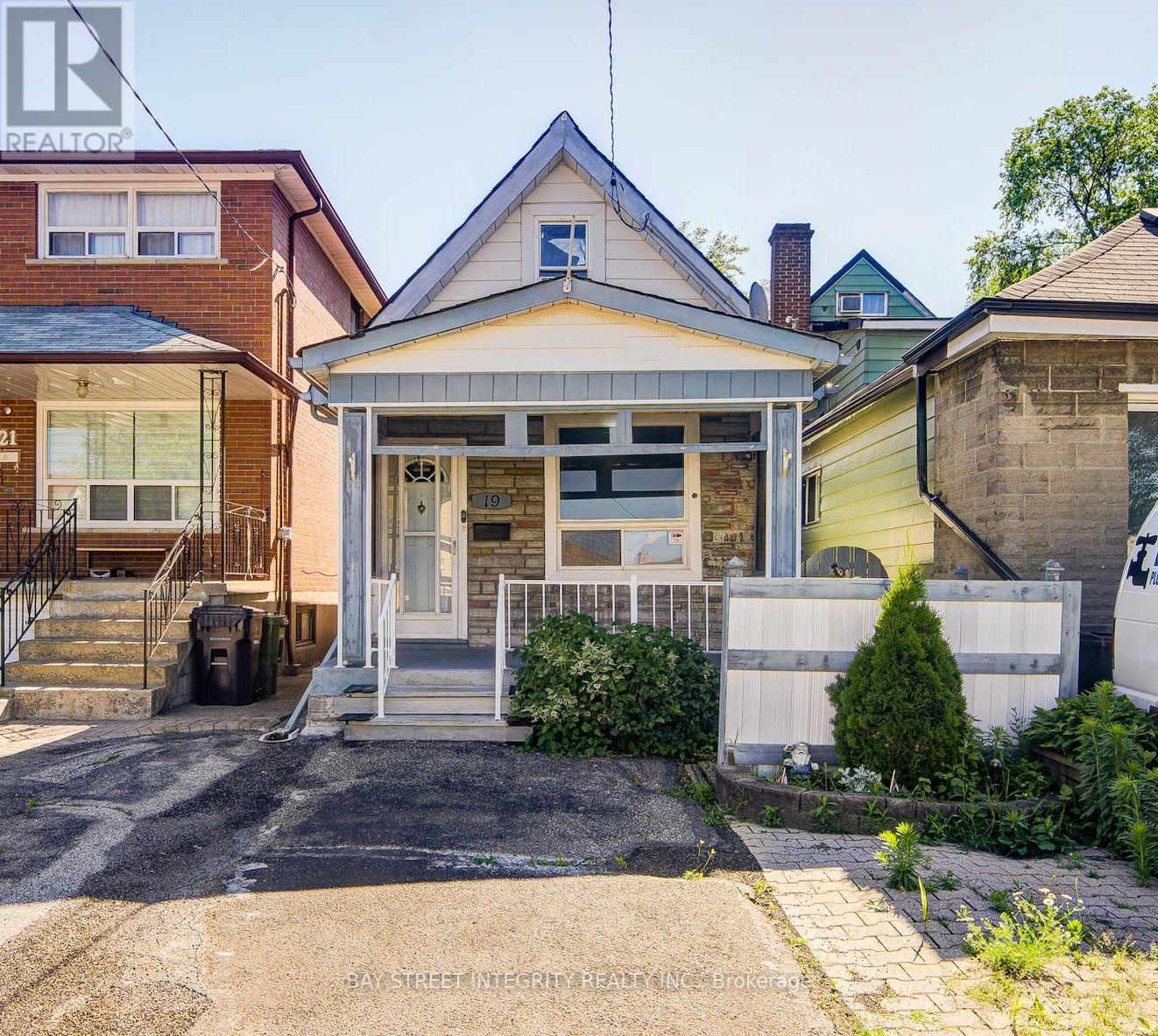 19 Robinson Avenue Property Photo 1