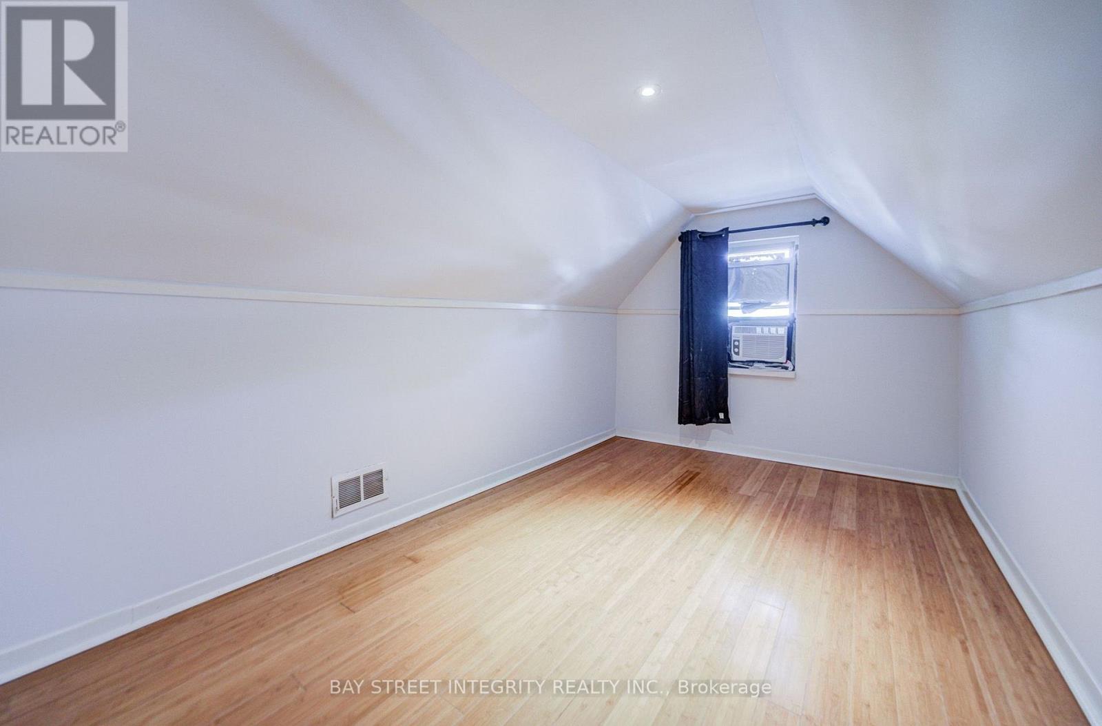 19 Robinson Avenue Property Photo 31