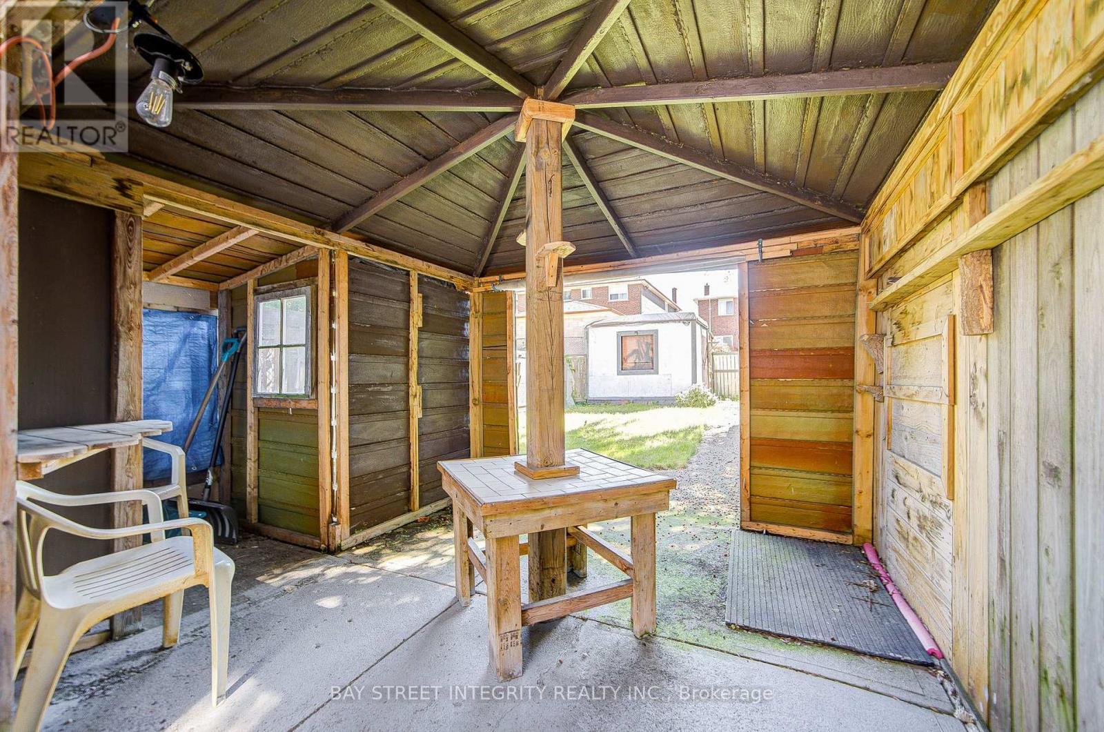 19 Robinson Avenue Property Photo 42