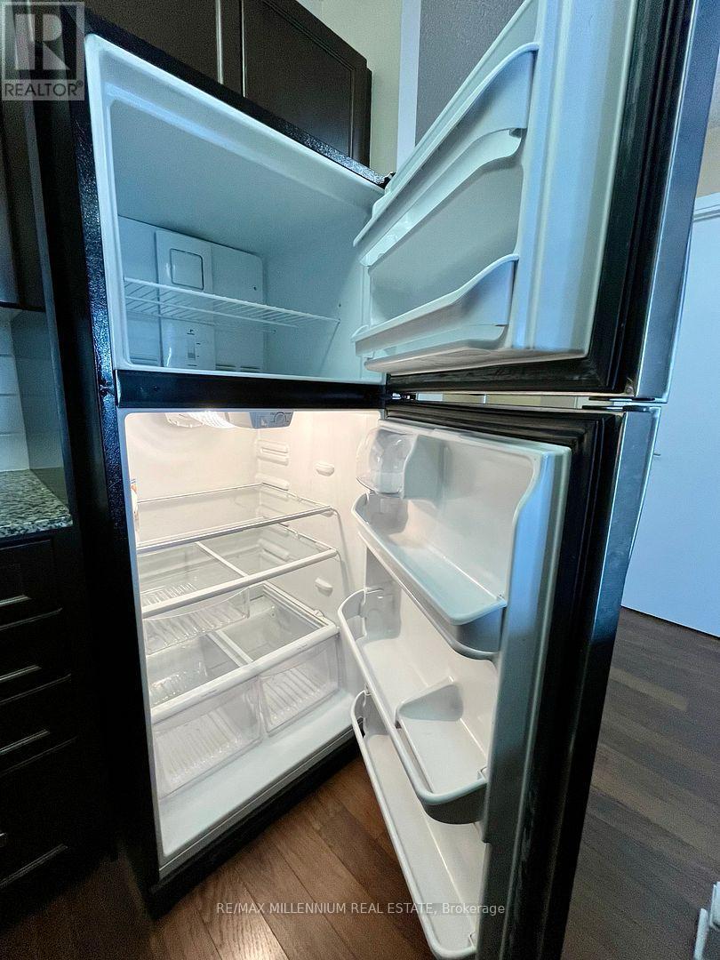 2621 - 135 Village Green Square Property Photo 4