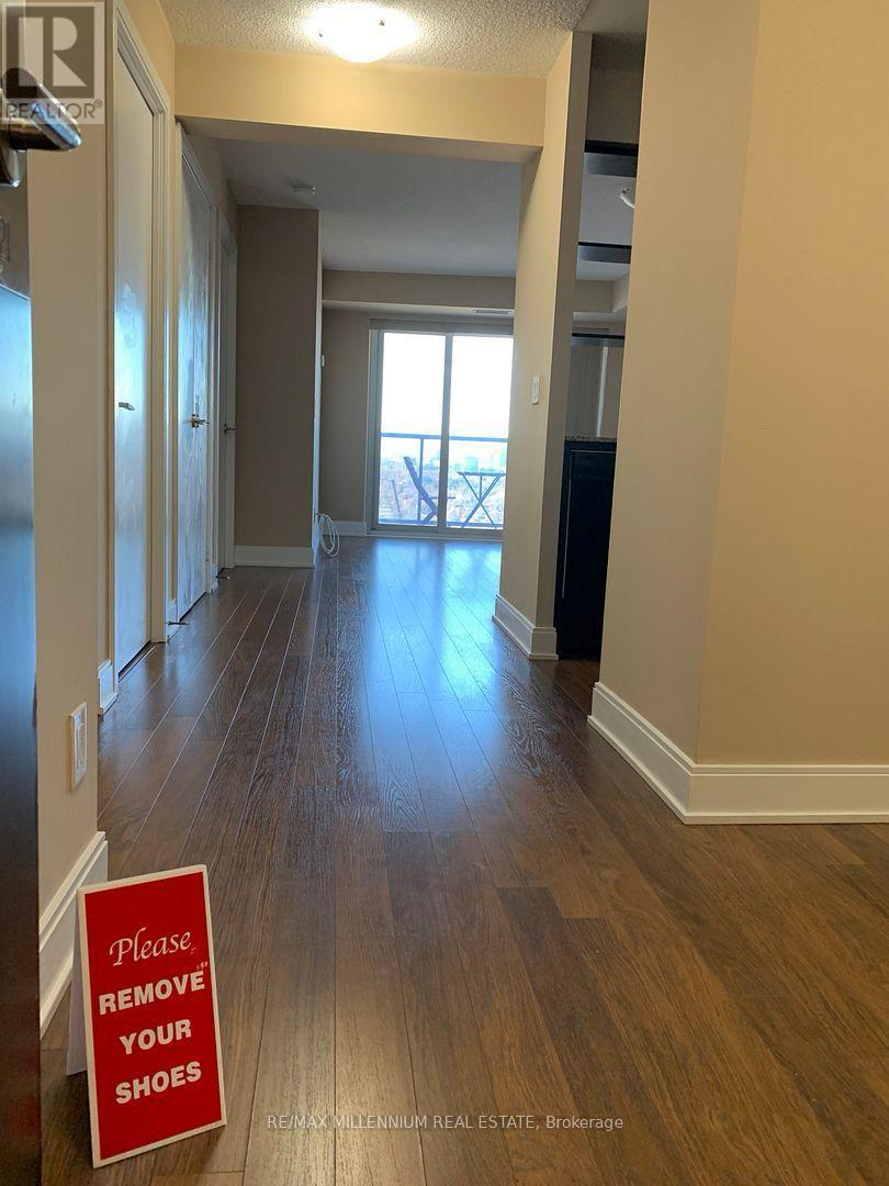 2621 - 135 Village Green Square Property Photo 11