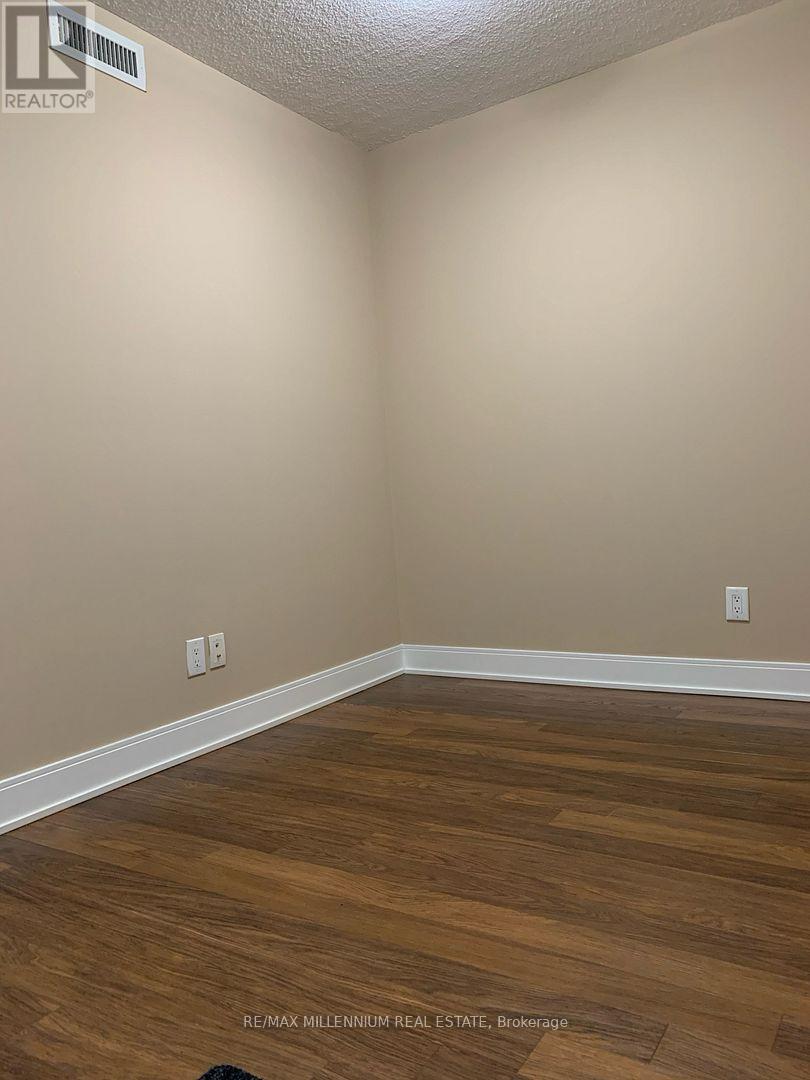 2621 - 135 Village Green Square Property Photo 13
