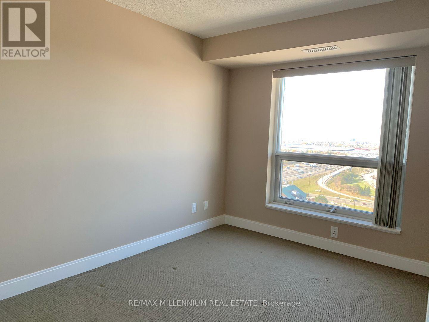2621 - 135 Village Green Square Property Photo 17