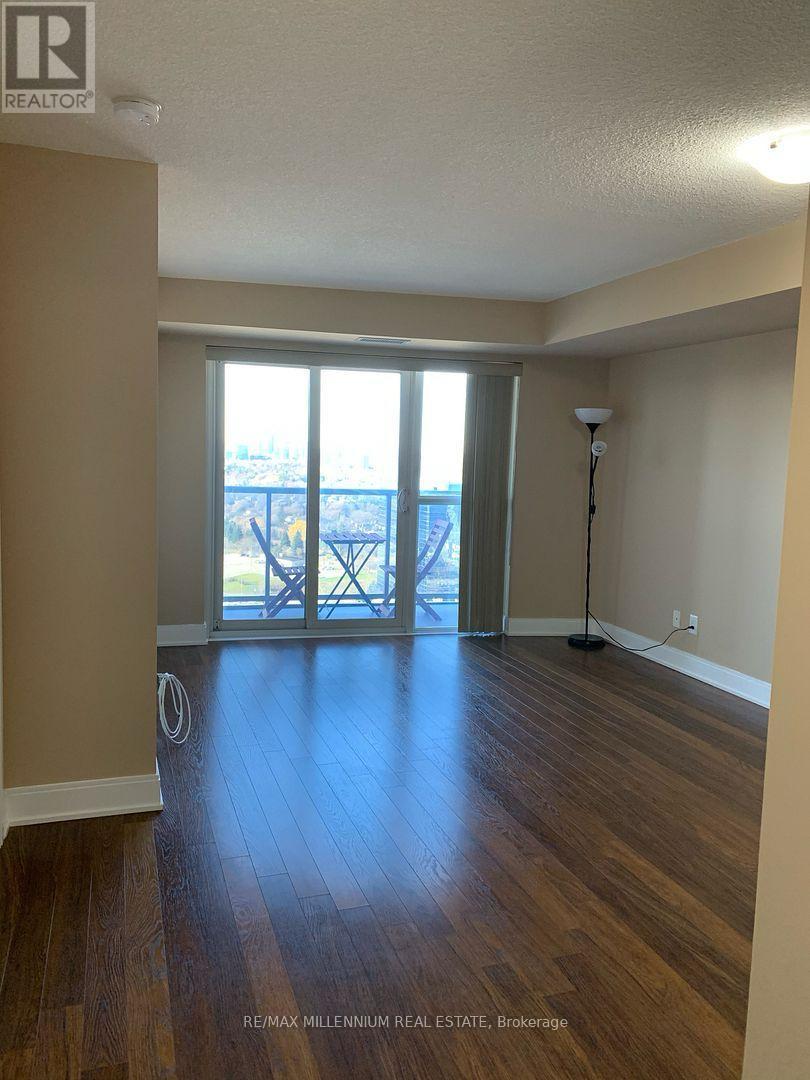 2621 - 135 Village Green Square Property Photo 20