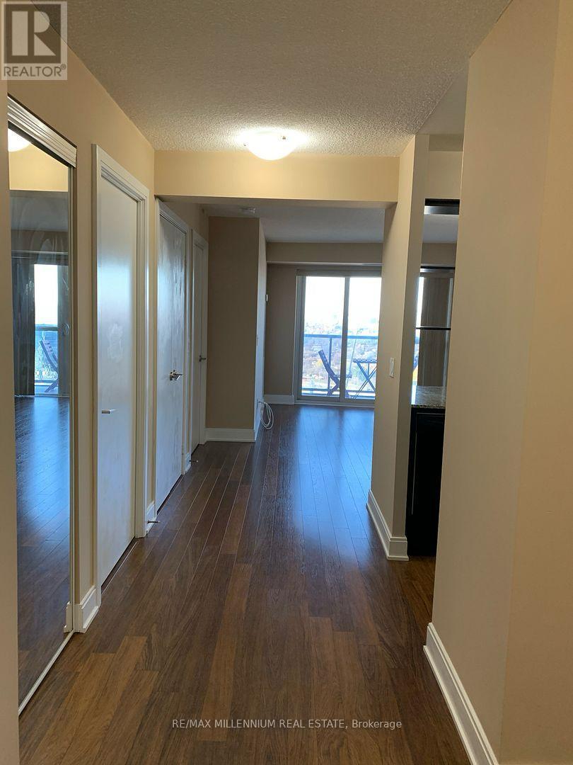 2621 - 135 Village Green Square Property Photo 21