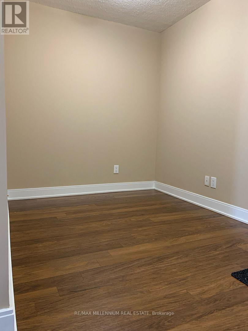 2621 - 135 Village Green Square Property Photo 23