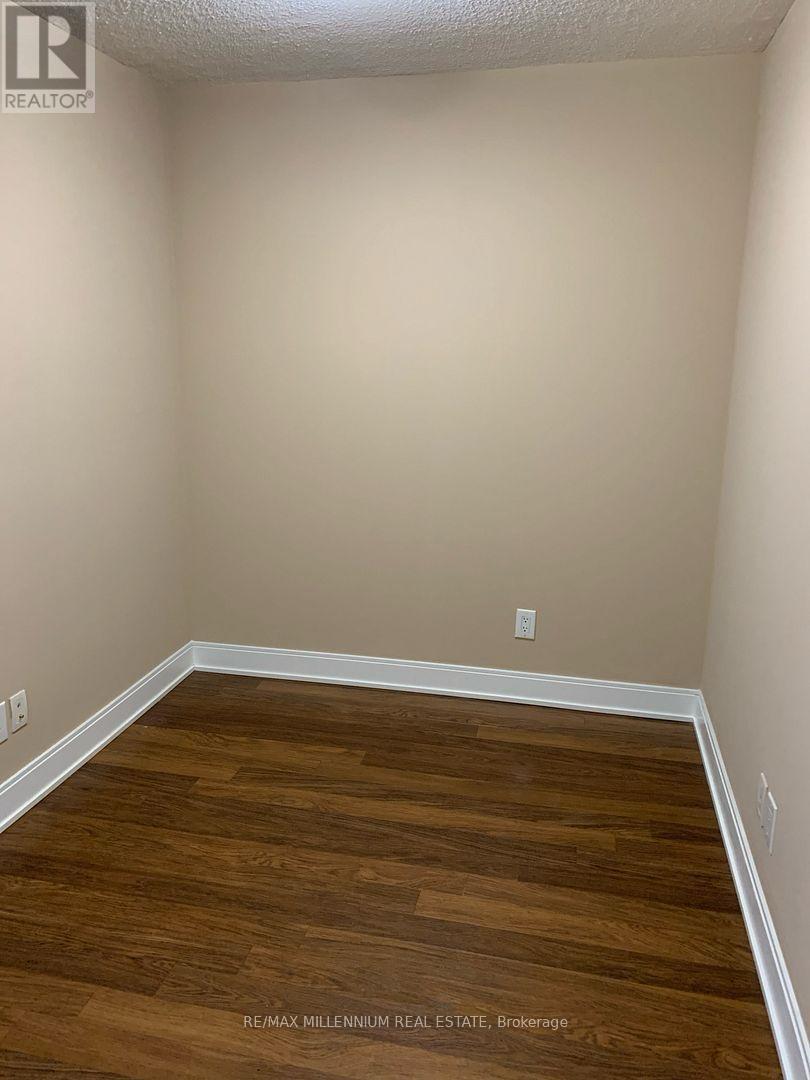 2621 - 135 Village Green Square Property Photo 25